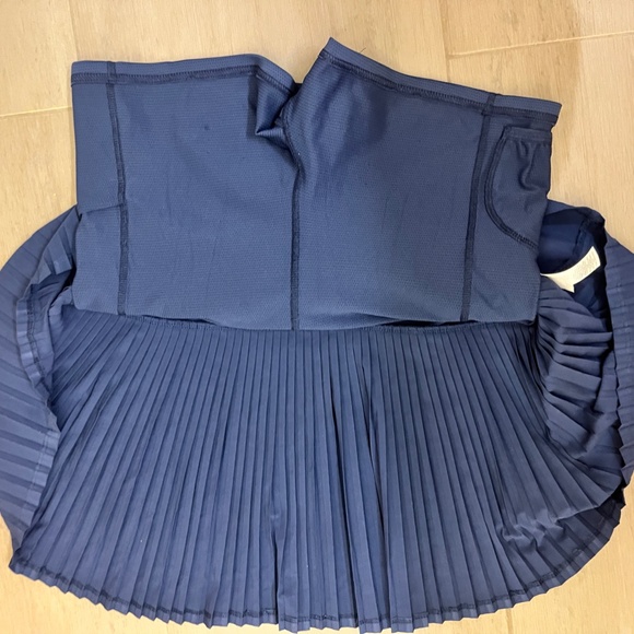Athleta Girl Skort, Tennis Skirt, Pleated Back, Navy, Girls 14/XL or Women's S/M - Picture 7 of 8